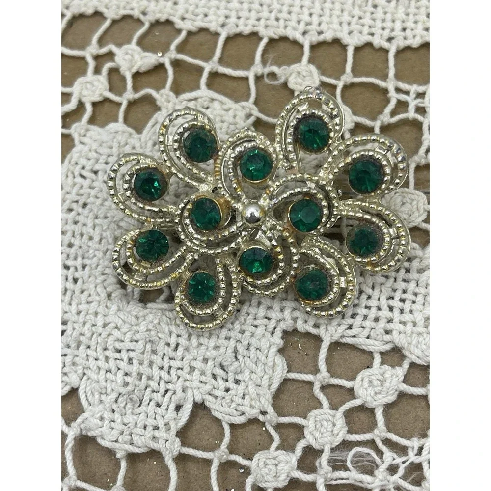 Vintage Emerald Green Rhinestone Gold Tone Filigree‎ Circle Layered Crystals
